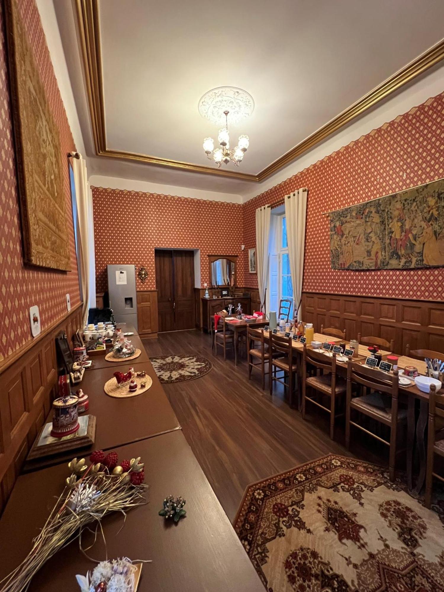 Chateau De Montaupin Bed & Breakfast Oize